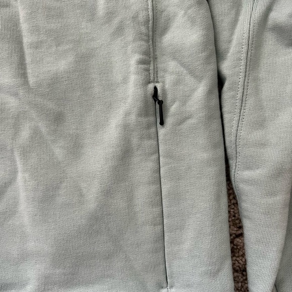 On cloud Men's Seafoam/light green Sweater size small - Picture 8 of 8